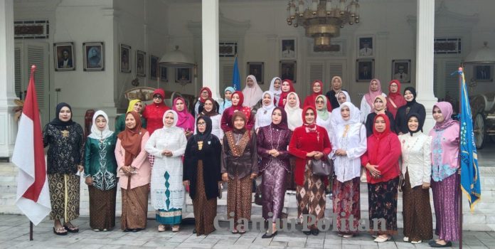 IKWI Tolak Poligami, Semangat Kartini Hidup dalam Karya Nyata Perempuan Cianjur