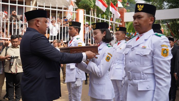 Bupati Bogor Jemput Bendera Pusaka dari Desa Malasari untuk Peringatan HUT RI ke-80