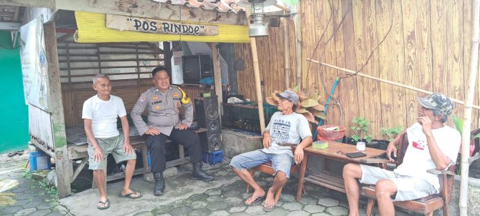 Bhabinkamtibmas Polsek Ciampea Silaturahmi dan Sambang Warga untuk Sampaikan Pesan Kamtibmas