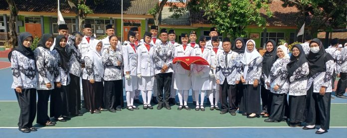 Puncak Acara HUT PGRI di SMPN 1 Gunung Putri