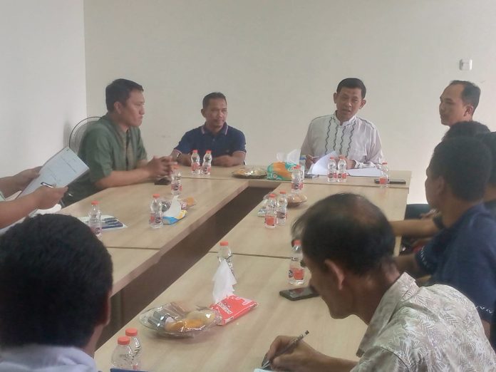 Pengusaha Swadaya Perbaiki Jalan Bojongrangkas Yang Longsor
