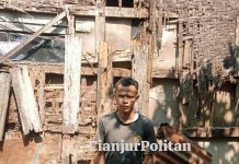 Jeritan Senyap dari Cisaat: Pak Nanang Taruhkan Nyawa Keluarga di Bawah Atap yang Lapuk