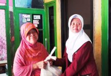 Rutin di Akhir MPLS, Yayasan Al Akhyar Kalimurni Bogor Gelar Bhaksos Bagikan Sembako ke Warga Sekitar