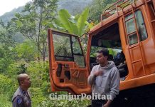 Hindari Kendaraan Didepan Sebuah Mobil Puso Terperosok ke Jurang Sedalam 15 Meter