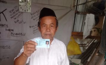 Berdinding Triplek Bekas, Lansia Hidup Sebatang Kara Merawat Luka Tak Kunjung Sembuh